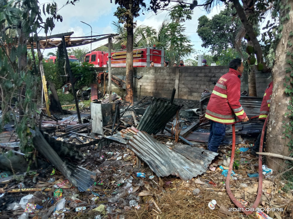 Kebakaran Gudang di Mambal